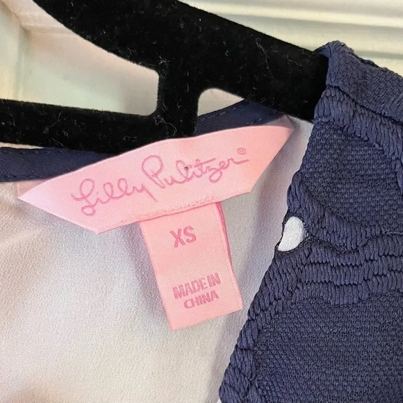 Lilly Pulitzer lona Lace Top Shell True Navy Two
Tone Lace Size XS - Picture 4 of 5
